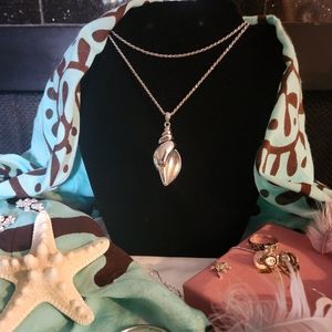 Cookie Lee, Shell Pendant Necklace